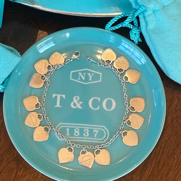 ISO earrings- I have the bracelet & Necklace wanting Earrings - Picture 2 of 8